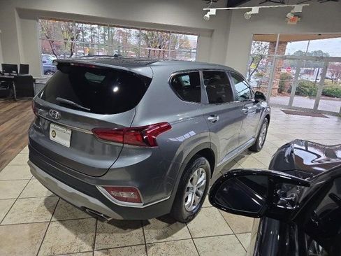 Used 2019 Hyundai Santa Fe SE image 6