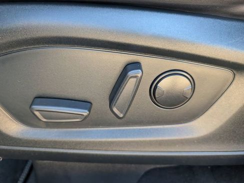 Used 2022 Ford Explorer XLT w/ Equipment Group 202A image 22