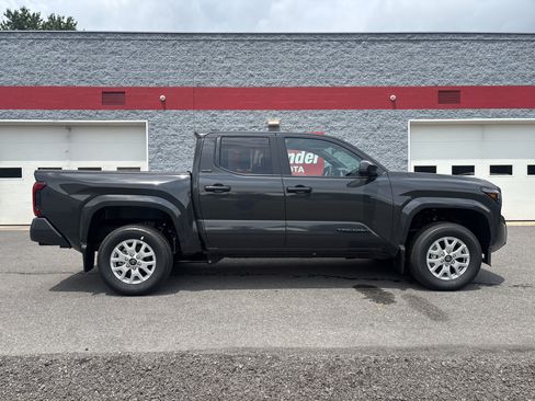 Certified 2026 Toyota Tacoma SR5 AWD/4WD image 2