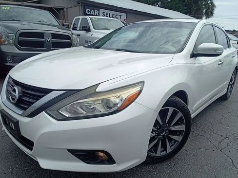 Used 2017 Nissan Altima 2.5 SV w/ Convenience Package FWD image 1