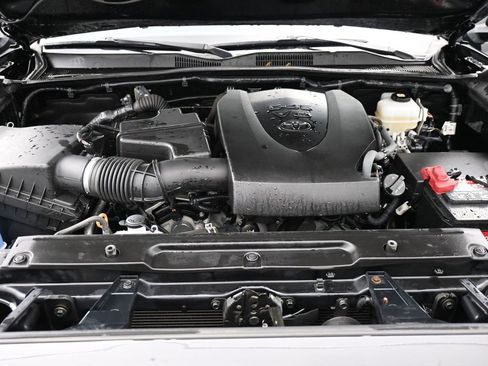 Used 2021 Toyota Tacoma TRD Off-Road image 18