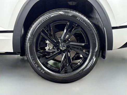 New 2026 Volkswagen Atlas Cross Sport SEL R-Line image 32