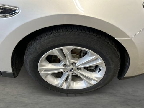 Used 2016 Ford Taurus SEL FWD image 21