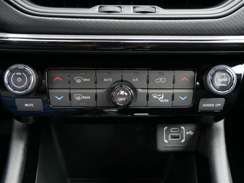 New 2026 Jeep Compass Limited image 18