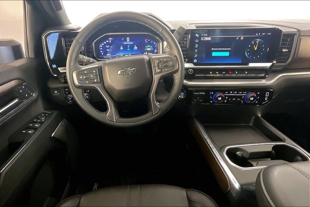 Used 2024 Chevrolet Silverado 2500 High Country w/ High Country Premium Package AWD/4WD image 6