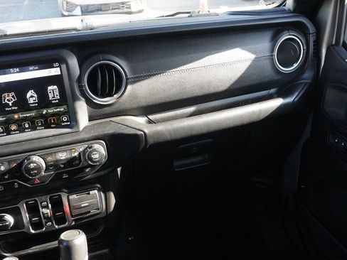 Used 2020 Jeep Gladiator Overland AWD/4WD image 31