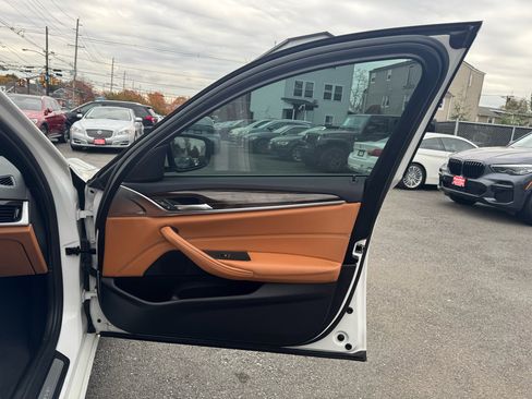 Used 2018 BMW 530e w/ Premium Package 2 image 18