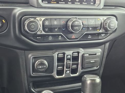 Used 2022 Jeep Gladiator Overland w/ Popular Equipment Package image 19