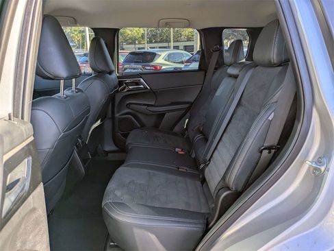 Used 2024 Mitsubishi Outlander SE image 15