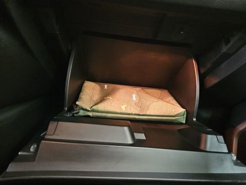 Used 2021 Jeep Renegade Latitude w/ Luxury Group I image 32