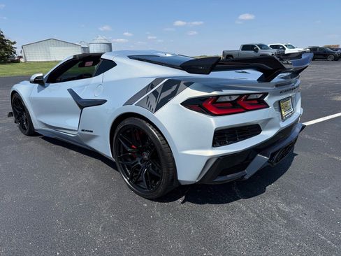 Used 2024 Chevrolet Corvette Z06 w/ Z07 Performance Package RWD image 5