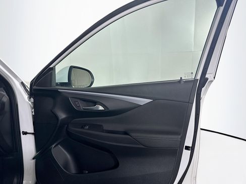 Used 2025 Buick Envista Preferred image 30