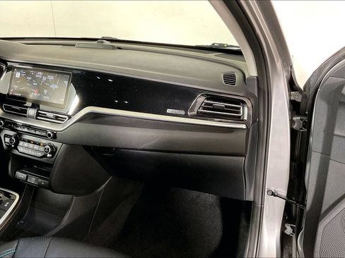 Used 2022 Kia Niro EX Premium FWD image 16