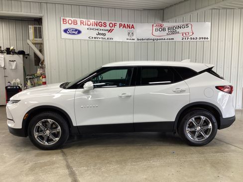 Used 2023 Chevrolet Blazer LT FWD image 2