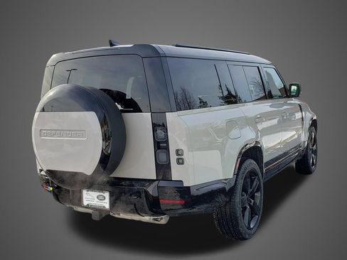 New 2026 Land Rover Defender 130 X-Dynamic SE image 5