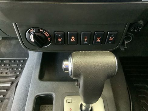 Used 2019 Nissan Frontier PRO-4X image 28