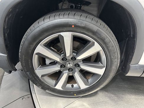 Certified 2023 Honda Pilot Touring image 9