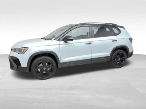 Used 2026 Volkswagen Taos SE AWD/4WD image 6