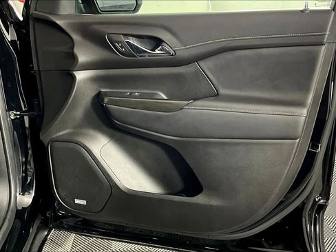 Used 2023 GMC Acadia SLT image 22