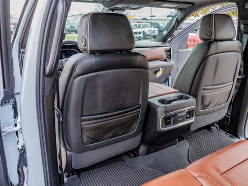 Used 2026 GMC Sierra 3500 Denali Ultimate image 34