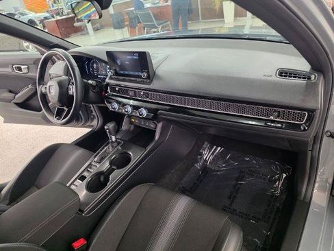 Used 2025 Honda Civic Sport image 8