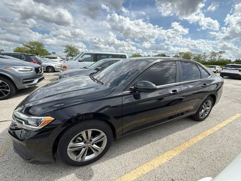 Used 2022 Volkswagen Jetta SE FWD image 2