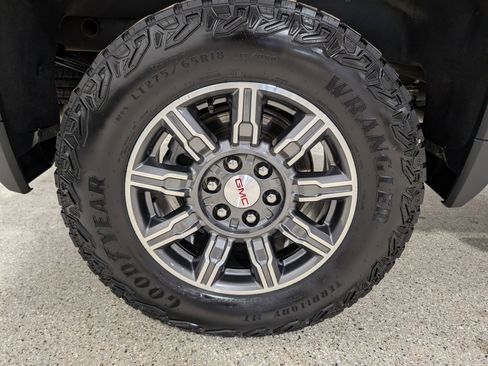 Used 2024 GMC Sierra 1500 AT4 w/ Technology Package AWD/4WD image 14