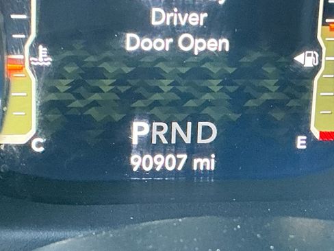 Used 2018 Jeep Wrangler Unlimited Sahara image 11