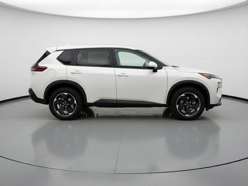 Used 2024 Nissan Rogue SV image 11