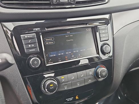 Used 2021 Nissan Rogue Sport S image 24