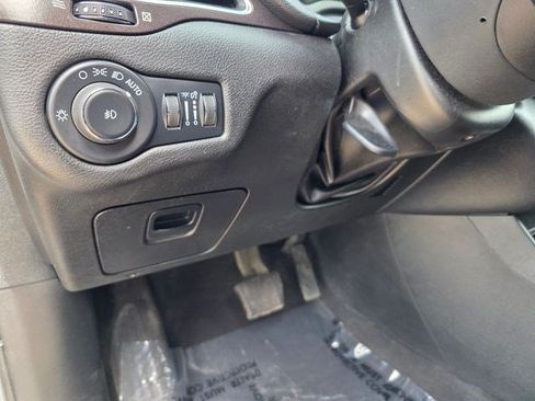 Used 2022 Jeep Cherokee Trailhawk w/ Sound & Nav Group AWD/4WD image 22