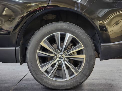 Used 2021 Toyota Venza LE AWD/4WD image 55