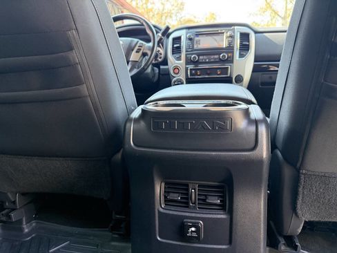 Used 2017 Nissan Titan SV image 24