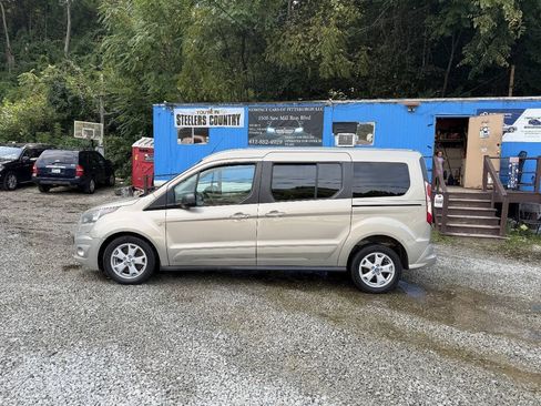 Used 2015 Ford Transit Connect XLT FWD image 2