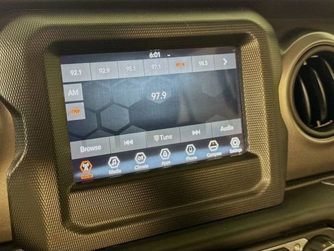 Used 2023 Jeep Wrangler Willys image 18