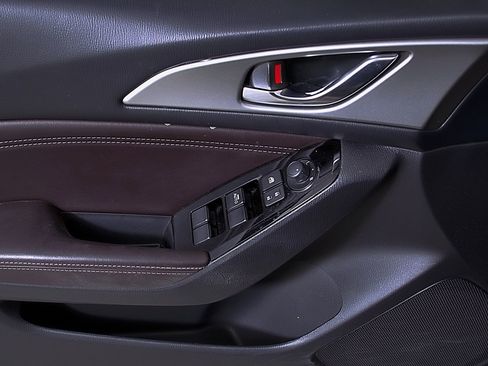 Used 2018 MAZDA MAZDA3 Touring image 17