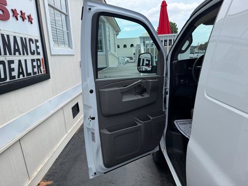 Used 2023 Chevrolet Express 2500 w/ Driver Convenience Package RWD image 8