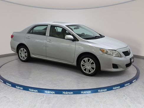 Used 2010 Toyota Corolla LE FWD image 4