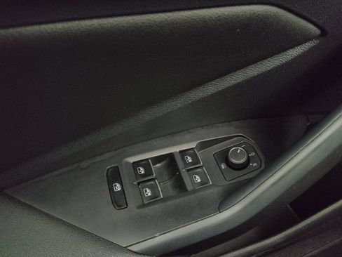 Used 2024 Volkswagen Jetta SE FWD image 27