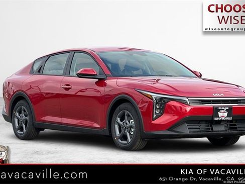 New 2025 Kia K4 LXS image 1