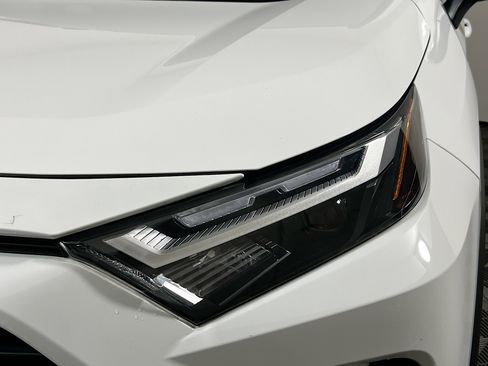 Used 2022 Toyota RAV4 XLE w/ Convenience Package image 11