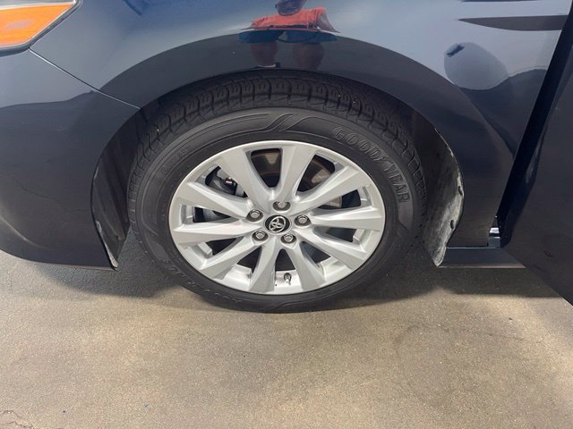 Used 2018 Toyota Camry LE FWD image 31
