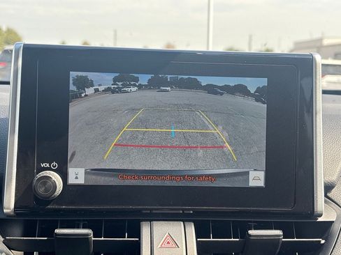 Used 2025 Toyota RAV4 XLE FWD image 10