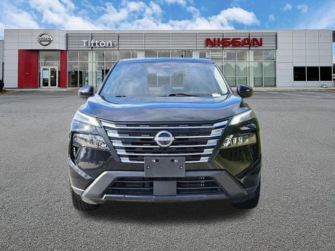 Used 2024 Nissan Rogue SV AWD/4WD image 2