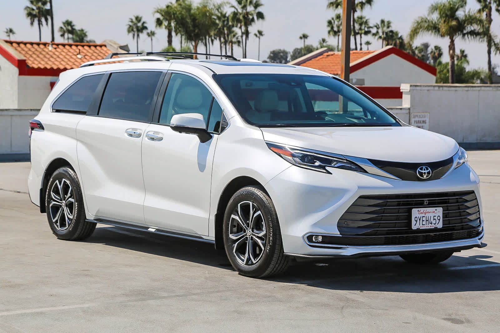 Used 2026 Toyota Sienna Platinum AWD/4WD image 4