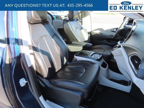 Used 2024 Chrysler Pacifica Limited FWD image 26