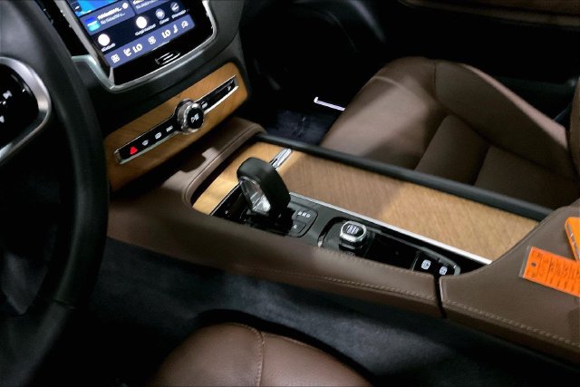 Certified 2024 Volvo XC90 B5 Plus w/ Protection Package Premier AWD/4WD image 18
