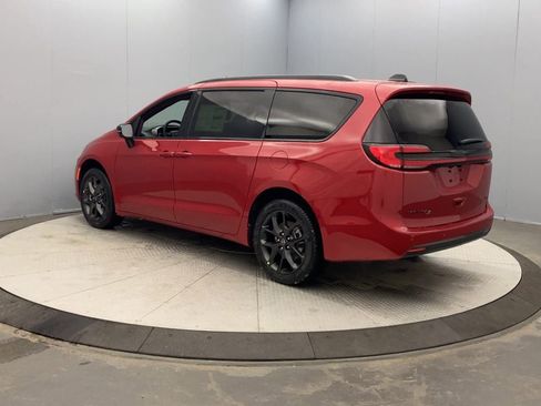 New 2026 Chrysler Pacifica Select w/ S Appearance Package image 3