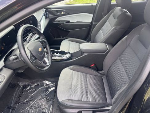 Used 2025 Chevrolet Trax LT w/ LT Convenience Package FWD image 27