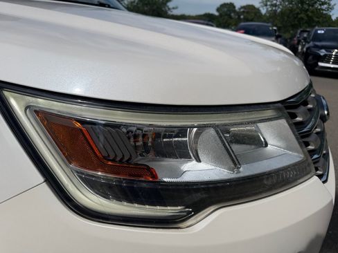 Used 2017 Ford Explorer XLT w/ Equipment Group 202A FWD image 28